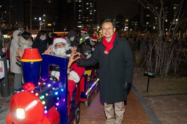 최호권 영등포구청장, ‘메리 문래 크리스마스 빌리지’ 점등식 참석