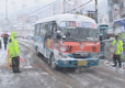 부산, 대설주의보 속 도로통제·항공기결항 속출