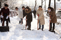 늦겨울 ‘눈폭탄’, 곳곳서 제설작업