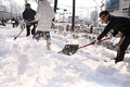 늦겨울 ‘눈폭탄’, 곳곳서 제설작업