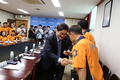 민주당 우원식 원내대표, 영등포소방서 방문
