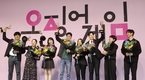 트로피 든 에미상 수상자들